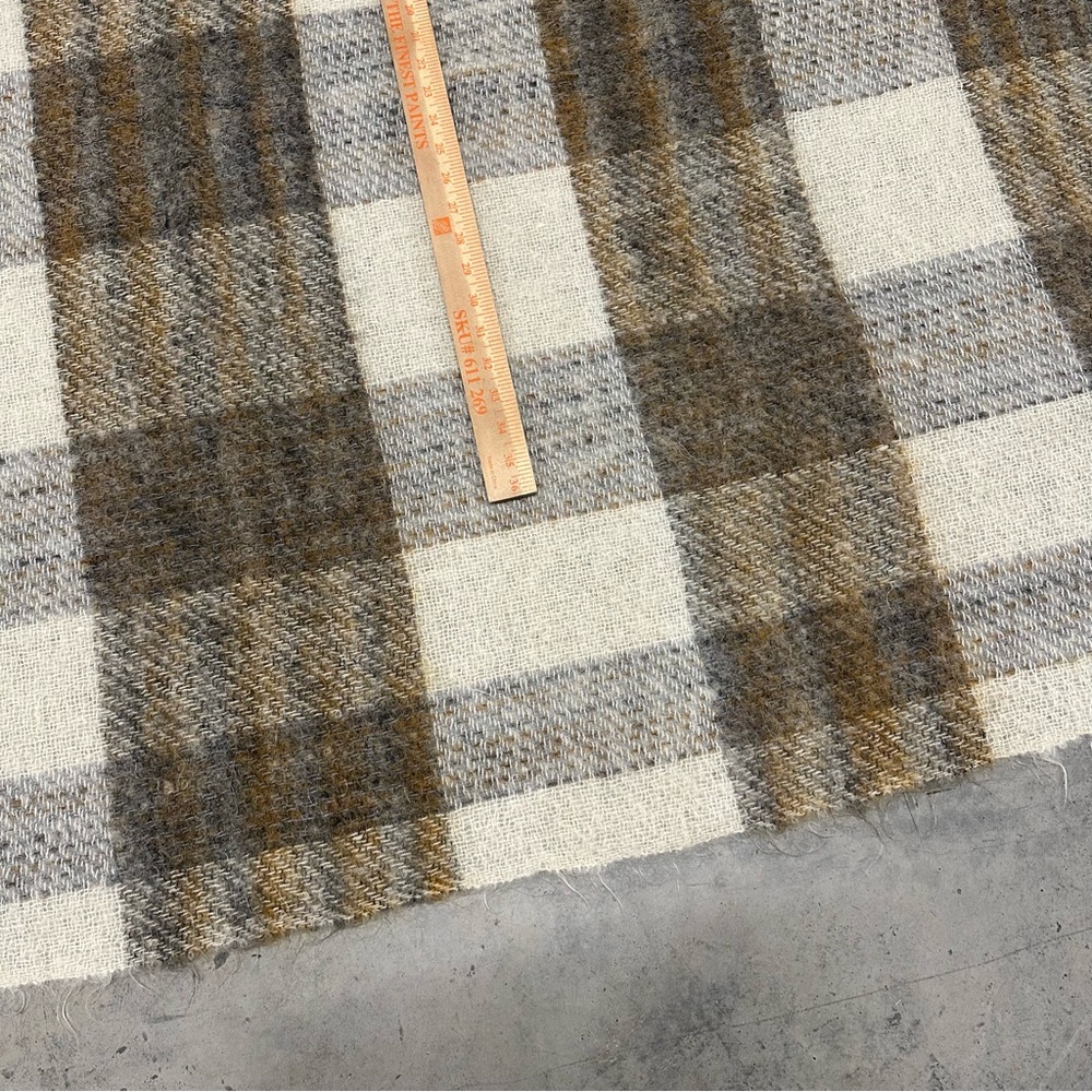 Avoca Handweavers Irish wool blanket - Picture 4 of 4